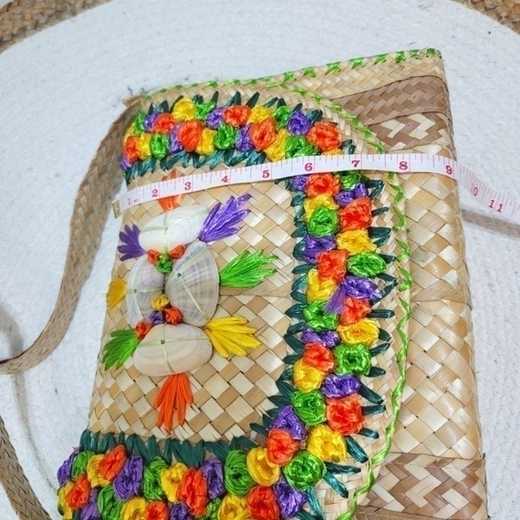 HANDMADE STRAW SHOULDER BAG, REAL SHELLS & EMBROIDERED COLORED STRAW DETAILS - Picture 15 of 16